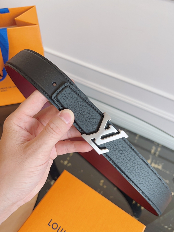 ルイヴィトンベルト正面デザイン